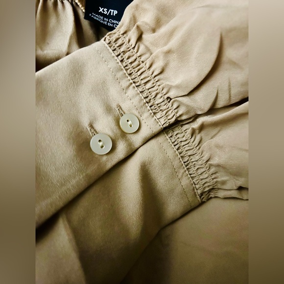 Club Monaco NWT Neutral Tone Rib Neck Blouse Size XS - Picture 2 of 4